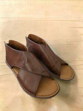 b.o.c. Born Brown Ankle Sandals Womens 9M Back Zip Crossover Boho Comfort